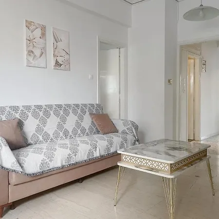 2-bedroom Atelier Near The Center Apartment *
