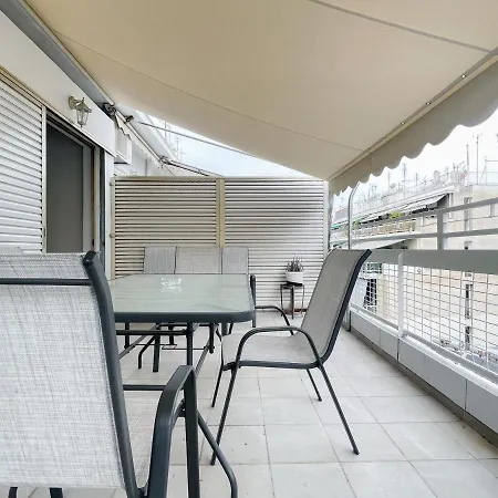 2-bedroom Atelier Near The Center Apartment *